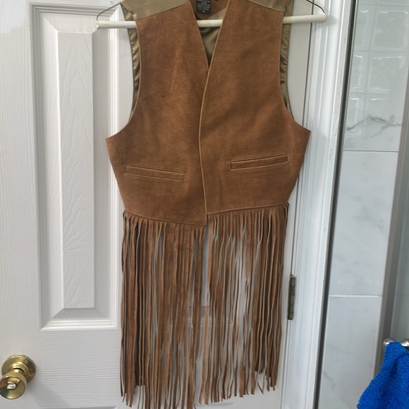 Brown with fringe vest - Picture 2 of 4